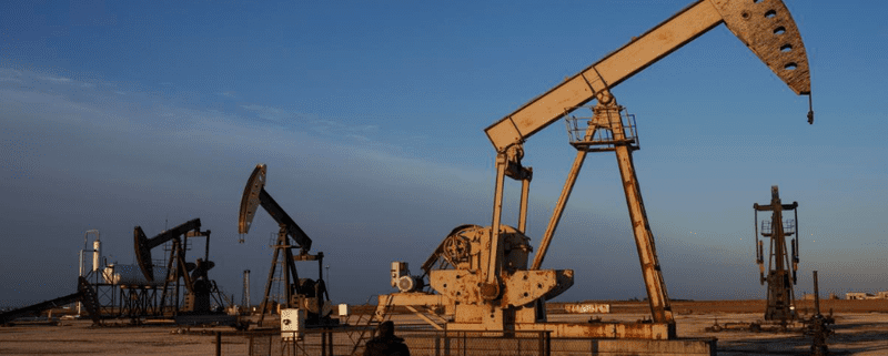 US energy firms added oil and gas rigs for a fourth week, reaching the highest level since June, according to Baker Hughes' report.